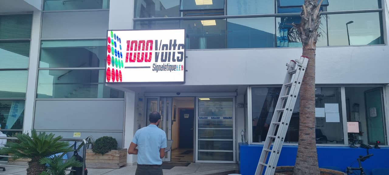 Solutions LED Fabriquées au Maroc : Avantages vs Équipements Importés