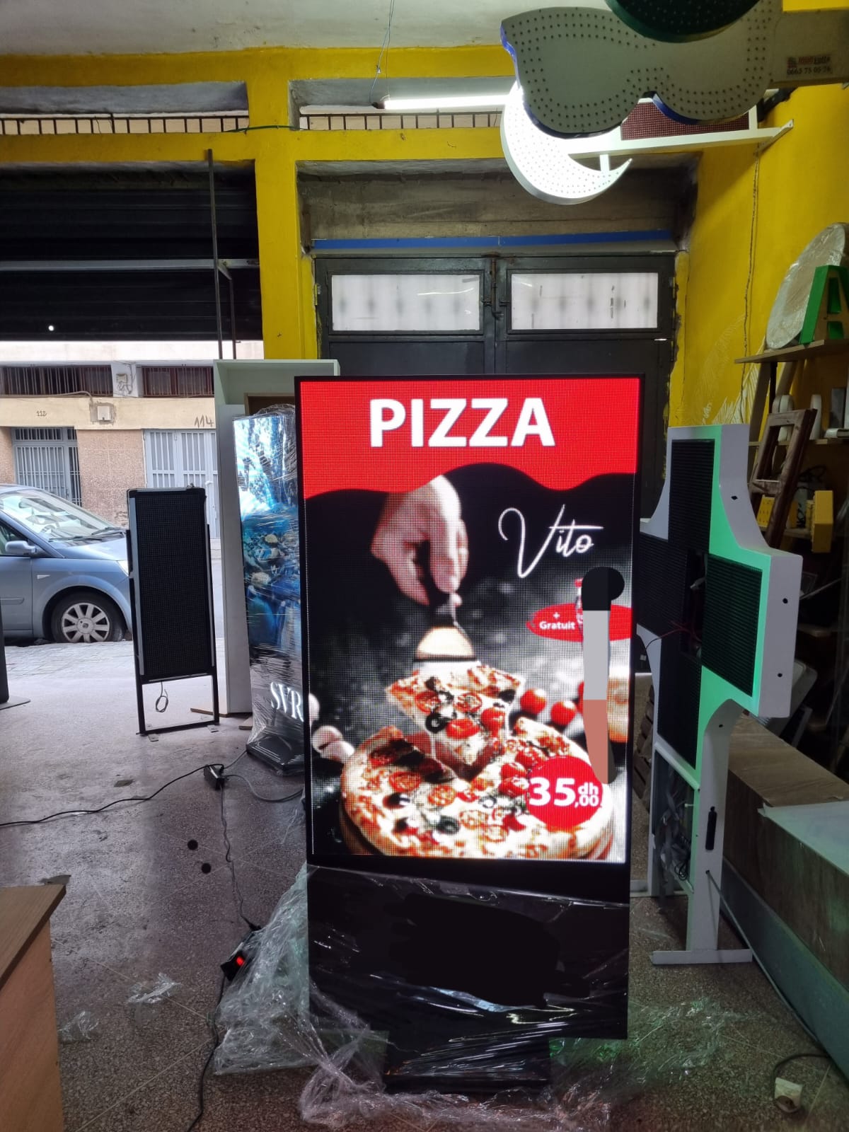 Ecran led vitrine 18 WhatsApp Image 2025 10 07 at 10.57.50