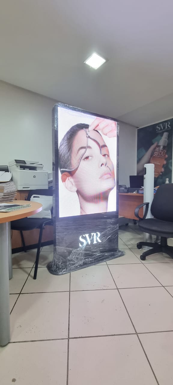 Ecran led vitrine 13 WhatsApp Image 2025 10 07 at 11.07.47