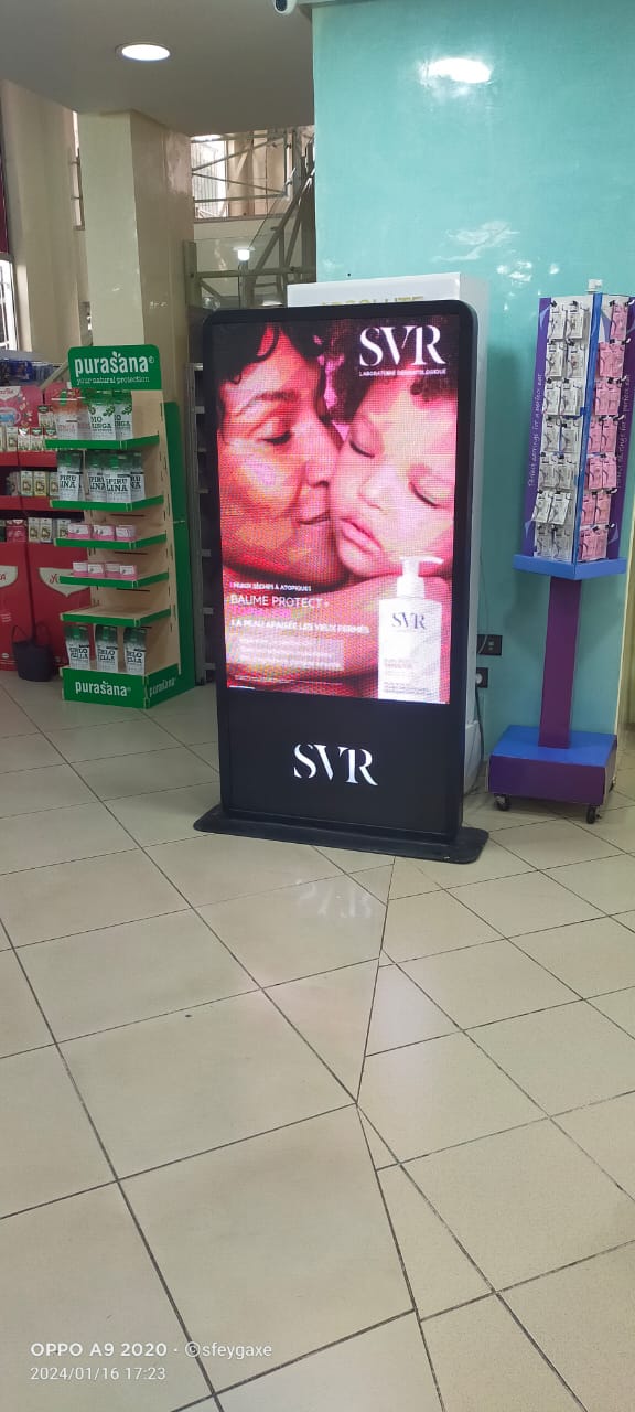 Ecran led vitrine 12 WhatsApp Image 2025 10 07 at 11.08.23