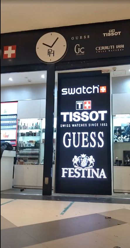 Ecran led vitrine 17 totem vetrine mall