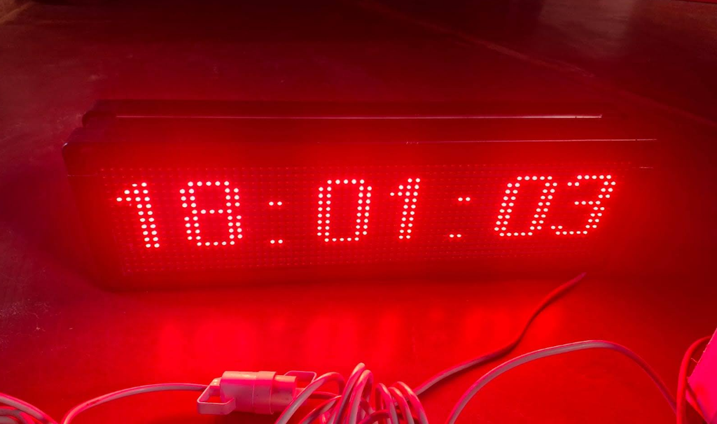 Horloge LED installée par 1000VOLTS au Maroc